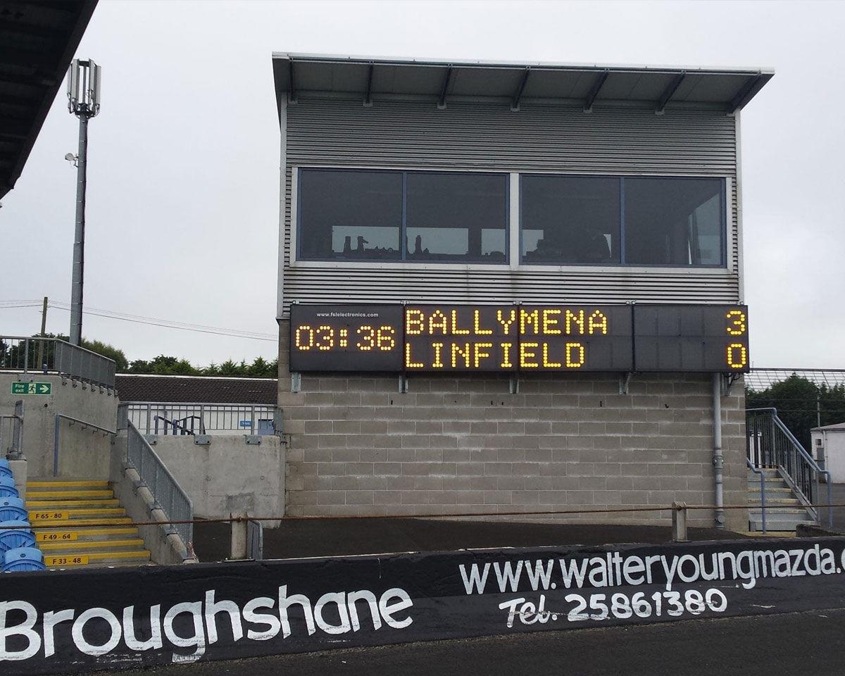 F04 Full Digital Scoreboard with Team Names, Clock and Scrolling Messages (Football)